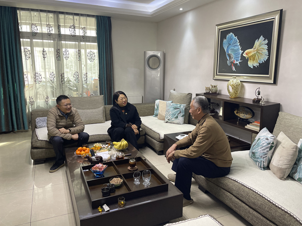 省城市更新集團(tuán)等三家公司工會(huì)看望慰問退休職工