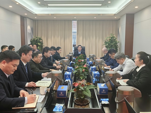 王思軍在省城市更新等三家公司重點工作推進(jìn)會上強(qiáng)調(diào)要以新作風(fēng)、新?lián)?dāng)，實現(xiàn)新發(fā)展